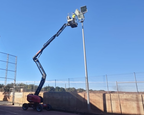 Iluminando Desde Las Alturas Con JOFEMESA - Alquiler De Plataformas En Valencia